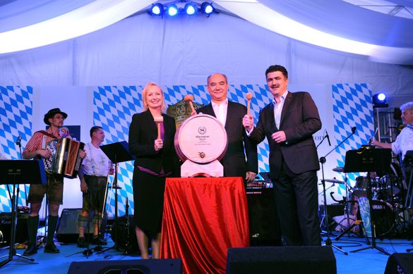 (From left to right) Sheraton Macao Hotel’s General Manager of Sales & Marketing Ms. Ruth Boston together with Mr. Manuel Gonçal