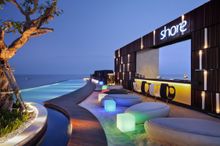 Shore bar (Infinity pool’s bar) on level 16