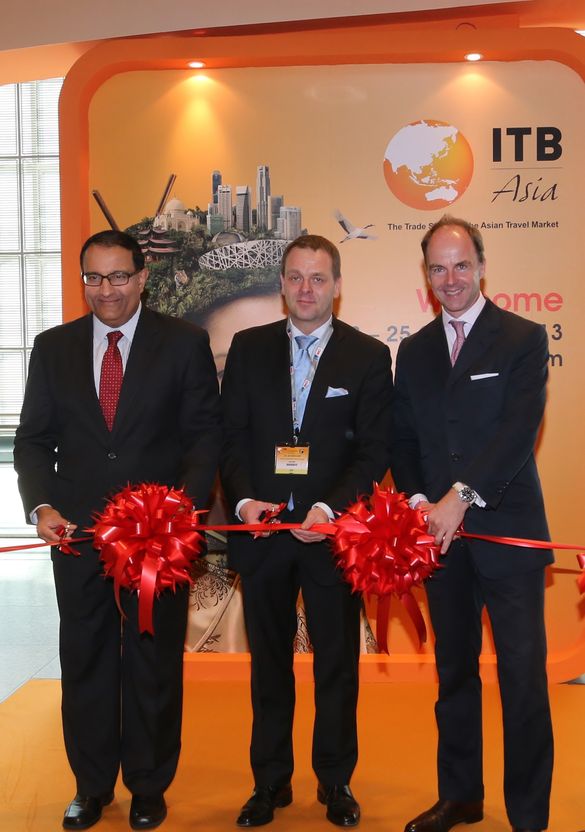 Opening Ceremony at ITB Asia 2013 (L-R) Mr S Iswaran, Minister in Prime Minister's Office and Second Minister for Home Affairs a
