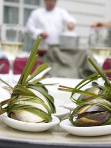 Bondage clams