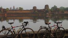 Cycling tour in the temples of Angkor Wat