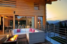 A terrace with a view at Tiger’s Nest Lodge 