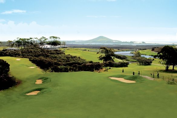 Peppers Carrington Resort overview of golf course