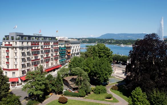 Hotel Exterior With View Of Lake Geneva