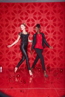 C INTERNATIONAL CONCEPTS SEQUIN TOP