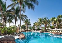 Adrian Hoteles  