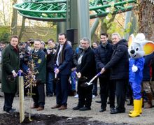 he Mack family, French director Luc Besson and State Forest President Max Reger planting the sessile oak together