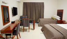 Queen + Single Room: BEST WESTERN Casula Motor Inn