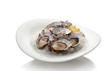 Silky treats on Yamm’s dinner buffet this winter feature  jet-fresh oysters from Australia, Japan and  the US 