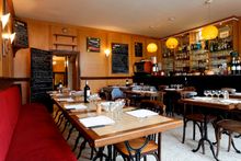 Le Saint-James Café Espérance Bar Room