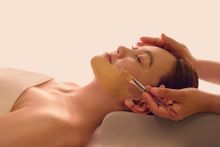 24 karat Gold Crystal Collagen Experience - 24-karat gold crystal collagen face treatment