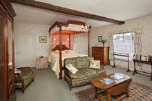 Haughley House bedroom - Montfort