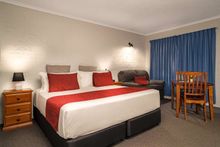 The Blue Diamond Motor Inn SureStay Hotel by Best Western interior