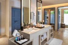 Guest Room Bathroom 