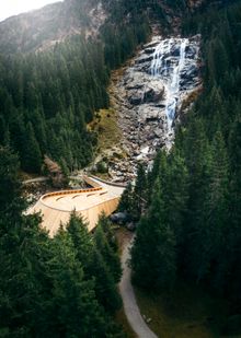 Plattform am Grawa Wasserfall am WildeWasserWeg Stubai