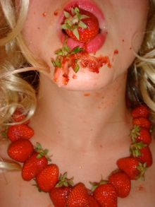 Hannah Raisin, Strawberry Sunday, 2010, single channel video 30 sec, edition of 3 + 1 A_P