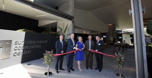 The official ribbon cutting ceremony with (l-r): Simon McGrath (Chief Operating Officer Accor Pacific),  Sunshine Coast Mayor Mark Jamieson, Queensland Tourism Industry Development Minister Kate Jones, Shakespeare Property Group Chairman Mr Cheng King Law