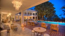Latitude 0° - pool deck, evening