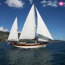 A motorboat available to hire via Click&Boat in Halkidiki