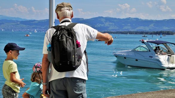 A classic wooden yacht available to hire via Click&Boat from Volos Marina