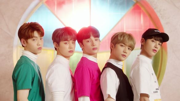 K-Pop Boy Band TOMORROW X TOGETHER K-Pop Boy Band TOMORROW X TOGETHER
