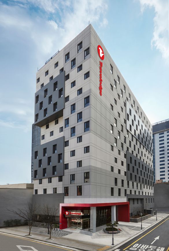 Travelodge Myeongdong Euljiro is within walking distance to some of Seoul's best known attractions. Travelodge Myeongdong Euljiro is within walking distance to some of Seoul's best known attractions.