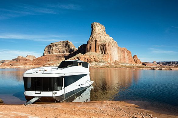 Axiom Star Luxury Lake Yacht at Lake Powell