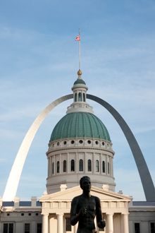 Gateway Arch and Old Courthouse, St. Louis