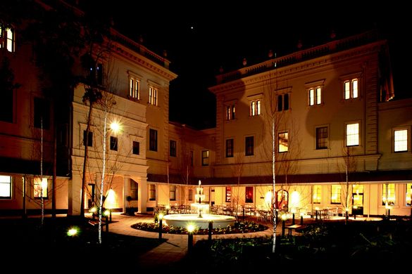 Medina Grand Adelaide Treasury - Courtyard at Night
