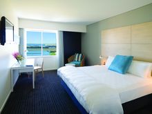 Vibe Hotel Darwin Waterfront bedroom