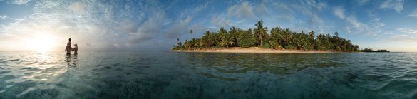 DIL Family In Sea With Island Pano 