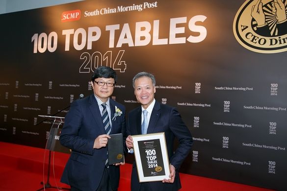 Charles Newland (right), Senior Vice President of Food and Beverage and Director of Paiza Operations for Venetian Macau Limited,