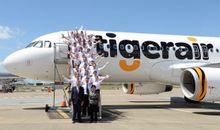 Tigerair Australia CEO Rob Sharp With Brisbane Based Crew and Queensland Minister For Tourism And Major Events Hon Jann Stuckey 