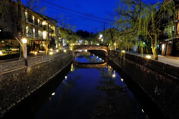 Kinosaki Onsen by night 