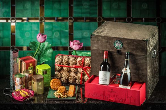 Yan Toh Heen Supreme Moon Cake Hamper