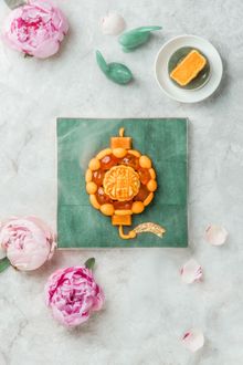 Yan Toh Heen Custard Cream Moon Cakes 