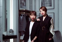 Parisian Privé Styling Suite is delighted to have the services of two talented stylists. Award-winning creative director and designer Akina Lei (right) owns her own fashion label and acts as a stylist and art director for celebrities, while Bonnie Tin (le