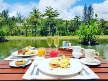 The Sarojin’s all day a la carte breakfast served until 6pm with sparkling wine