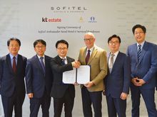 From left: Mr. Min-Soo Sohn - kt estate, Managing Director, Mr. Kong-Hwan Lee - kt estate, Executive Vice President, Mr. Dae-San Lee - kt estate, CEO, Mr. Patrick Basset – Accor, Chief Operating Officer - Upper Southeast & Northeast Asia and the Maldives,