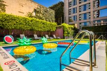 Outdoor Pool at Holiday Inn Melbourne on Flinders