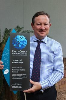EarthCheck's CEO Stewart Moore presents Kaikoura community with Platinum Award for 10 Years of Sustainable Tourism