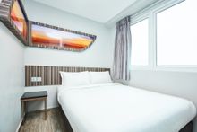 Emerald guest room