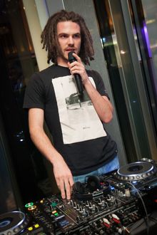 French Kiwi Juice (FKJ) is the featured Producer/DJ talent behind the inaugural Vibes ElectriQmix on SoundCloud