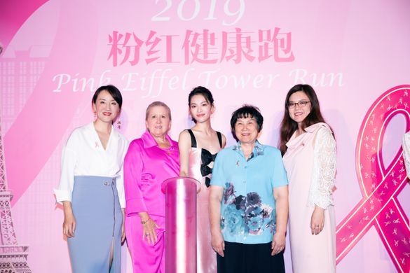 (Left to right) Wang Yi, Vice President of Trends Group, Donna Campbell, Executive Director Public Relations, Sands China Ltd., Chinese actress Zhong Chuxi, Shi Anli, Chairman of The Cancer Rehabilitation Society of the China Anti-Cancer Association and S