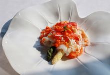 Yan Toh Heen - Braised Garoupa Fillet and Asparagus with Alaskan King Crabmeat Roe