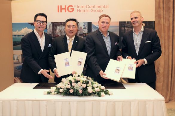 From left: Christopher Y. Hur, Chief Investment Officer of Lodgis • Clarence Tan, Managing Director, IHG, South East Asia & Korea • Michael Kelly, Chairman of the board, CEO and Managing Director of HTP  •  Peter Meyer, Chief Executive Officer of Lodgis