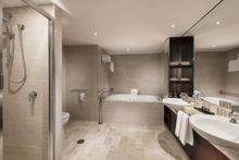 Stamford Plaza Adelaide Junior Suite Bathroom