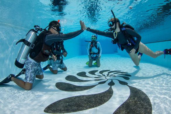 Tauchausbildung im Pool