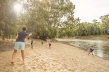 Riverside: Wagga Beach
