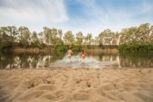 Riverside: Wagga Beach